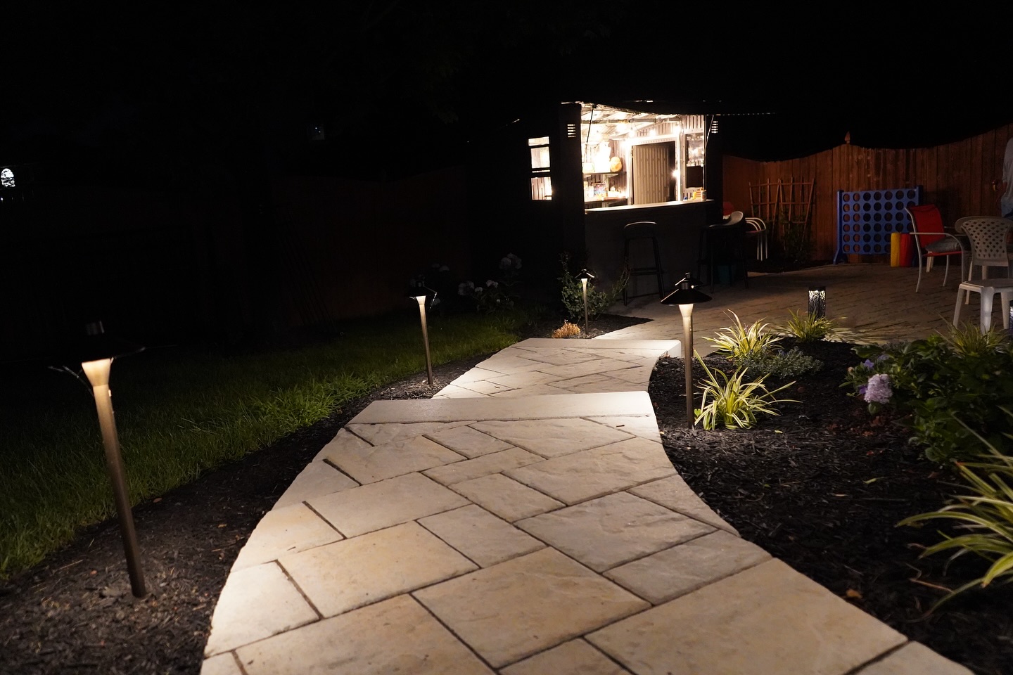Landscape lighting along a hardscape walkway